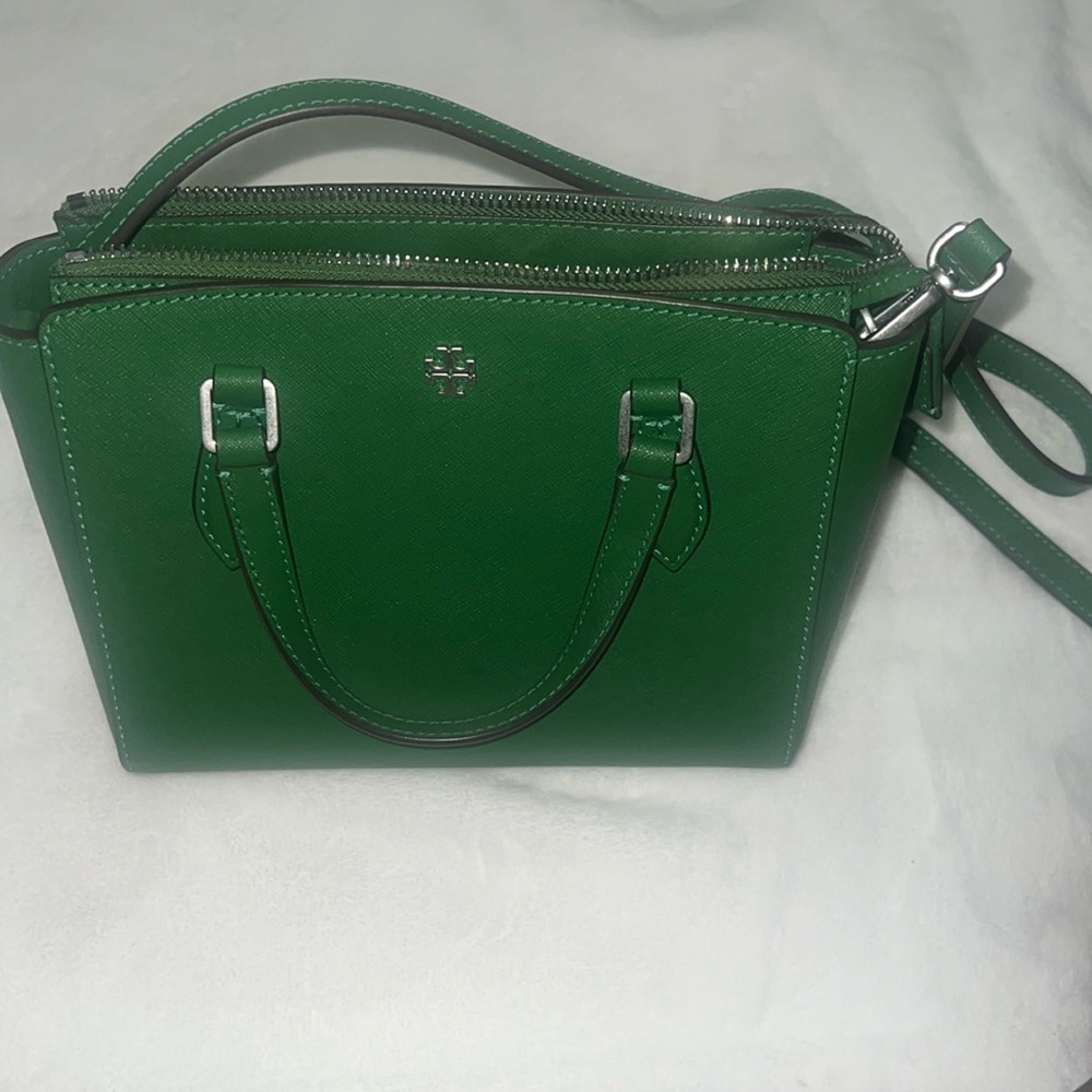 Tory Burch - Pre- owned! EMERSON SMALL TOP ZIP TOTE w/crossbody straps.